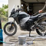 lavar una moto con hidrolavadora de forma segura