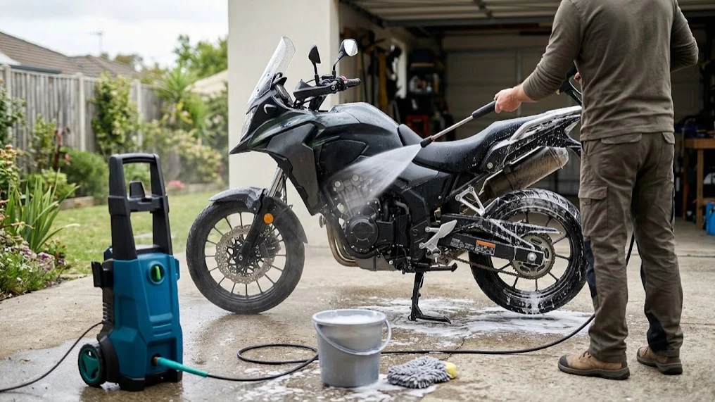 lavar una moto con hidrolavadora de forma segura